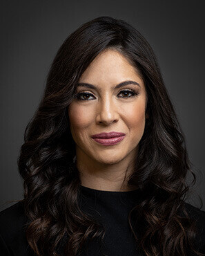 Dr. Ana Carolina Victoria